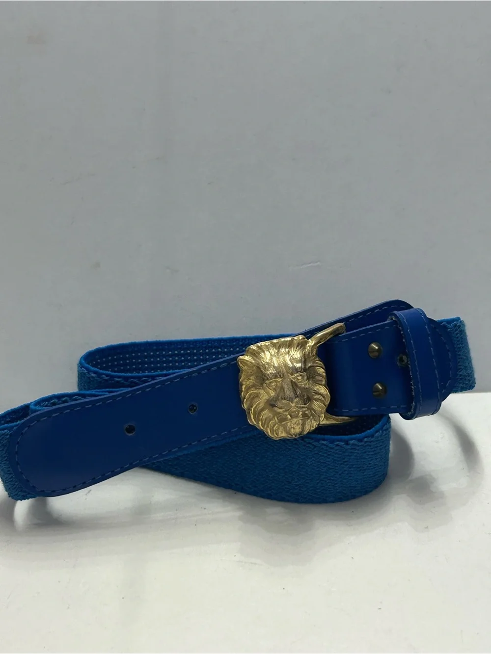 Vintage ANNE KLEIN for Calderon Blue Stretch Leather Belt Gold Lion Buckle 8491